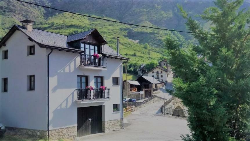 Apartaments Pont Romanic Espot Exterior foto